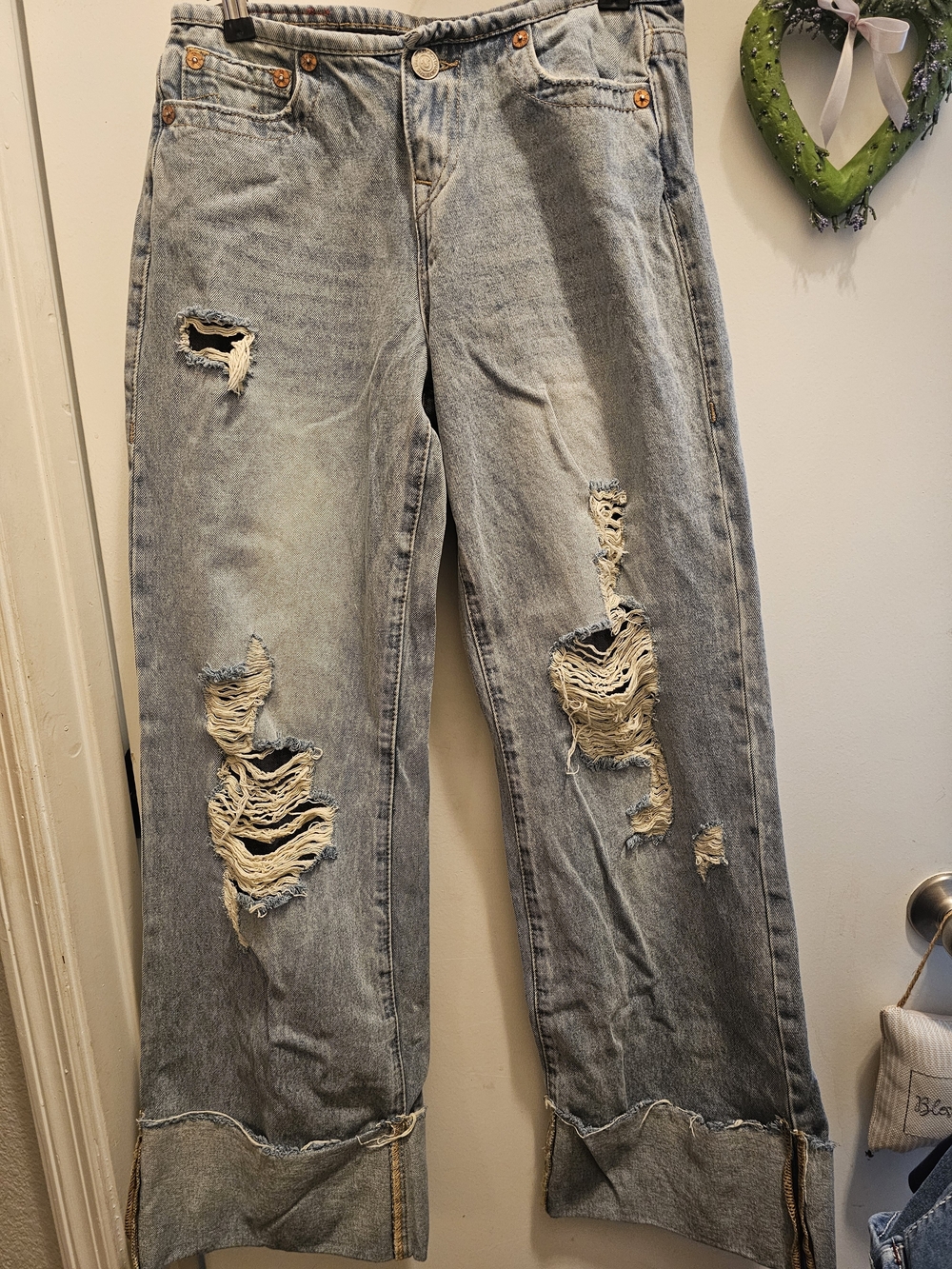 True Religion Leila Cuffed Slung Baggy Jeans Destroyed 100% Cotton SZ 25 E U C